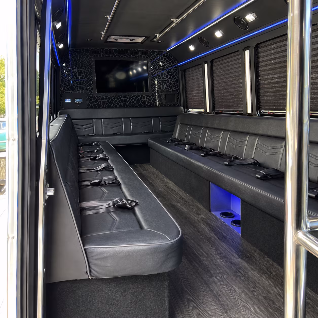 Newark Birthday, Sweet 16, & Quinceañera Transportation group transportation