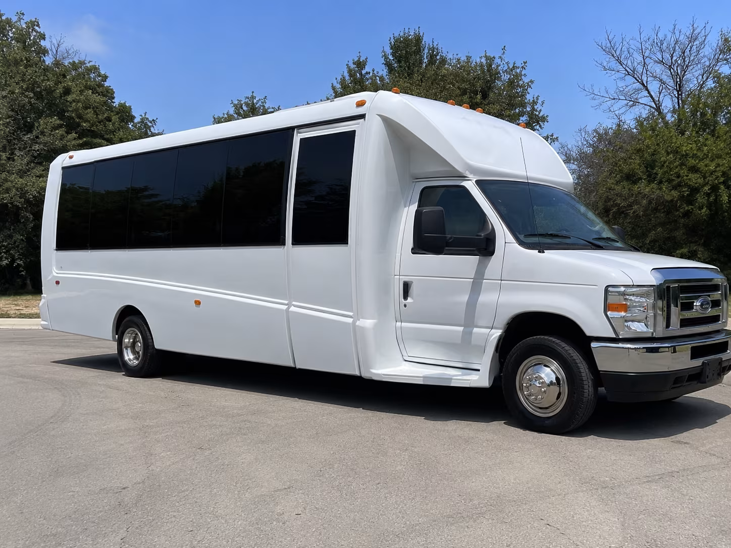 Newark Birthday, Sweet 16, & Quinceañera Transportation onboard seating