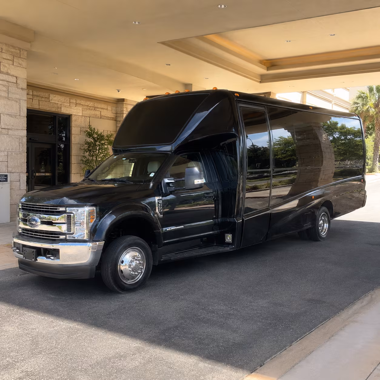 Newark Winery Tour & Pub Crawl Transportation party bus exterior