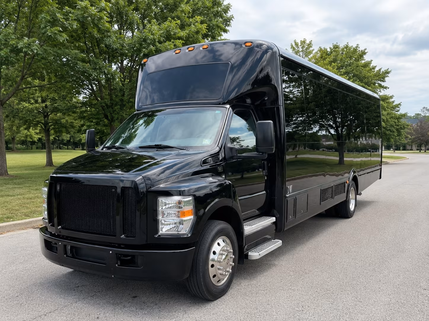 Newark Winery Tour & Pub Crawl Transportation party bus exterior