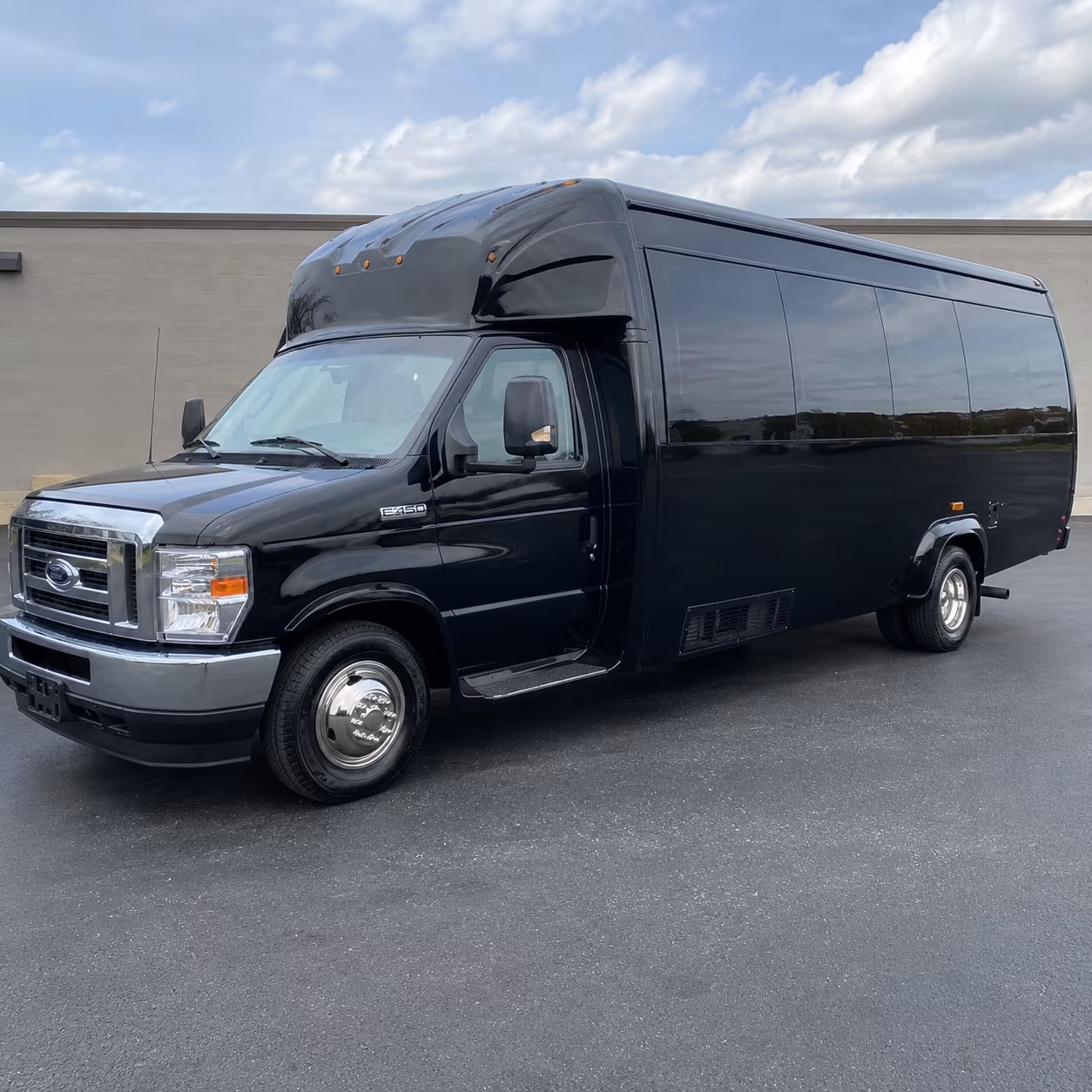 Newark Winery Tour & Pub Crawl Transportation party bus exterior